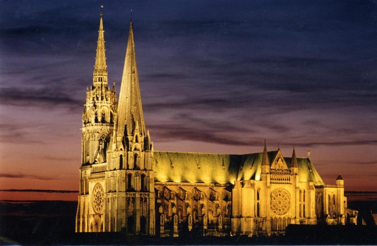 Le Parvis Bed and Breakfast Chartres Exteriör bild
